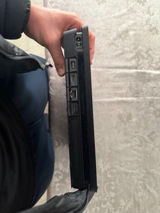 PS4 (PlayStation 4) 1 TB