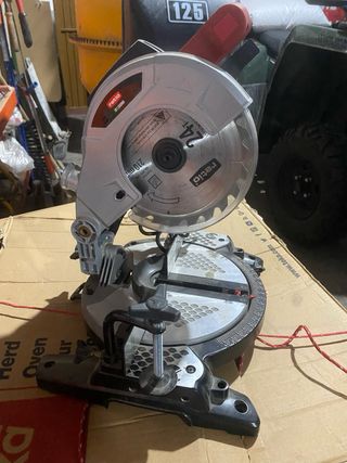 Sierra ingletadora profesional