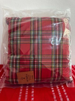Cuscino SCOZIA a quadri rossi