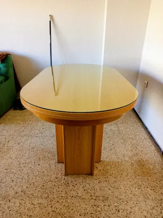 Mesa ovalada de comedor elegante