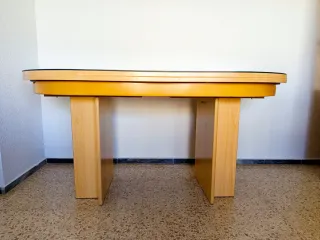 Mesa ovalada de comedor elegante