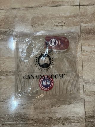 Gorro Canada Goose Beige