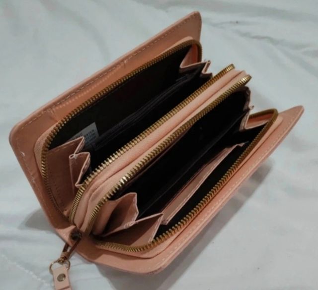 Cartera MOCKOM rosa con diseño hexagonal