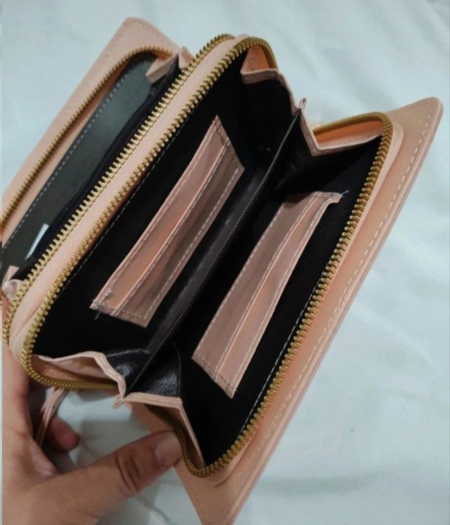 Cartera MOCKOM rosa con diseño hexagonal