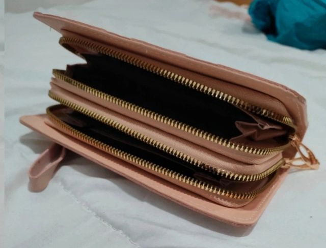 Cartera MOCKOM rosa con diseño hexagonal