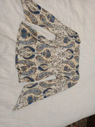 Camiseta estampada beige y azul