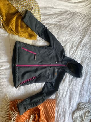 Chaqueta Ternua gris con forro polar