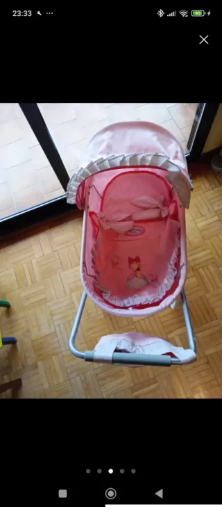 Cochecito de muñeca rosa