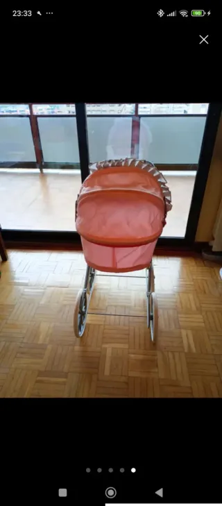 Cochecito de muñeca rosa