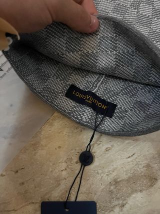 Gorro Louis Vuitton Gris