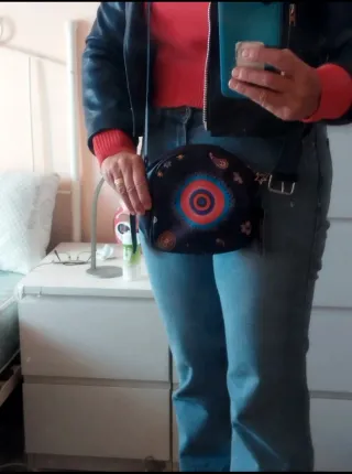 Bolso de hombro negro con estrella