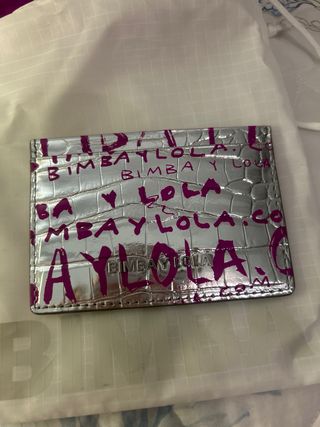 Tarjetero Bimba y Lola plateado y fucsia