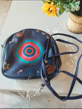 Bolso de hombro azul marino con estampado