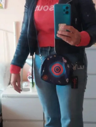 Bolso de hombro azul marino con estampado