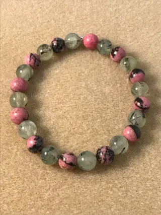 Pulseras, collares y anillos de Piedras Naturales.