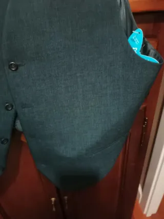 Chaleco negro para traje o chaqué.Es más claro de