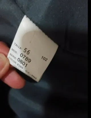 Chaleco negro para traje o chaqué.Es más claro de