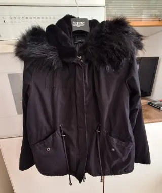 Parka Zara con cappuccio e pelliccia