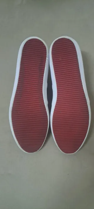 Zapatillas Lacoste Bajas Negras y Rojas