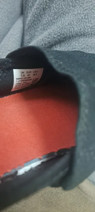 Zapatillas Lacoste Bajas Negras y Rojas