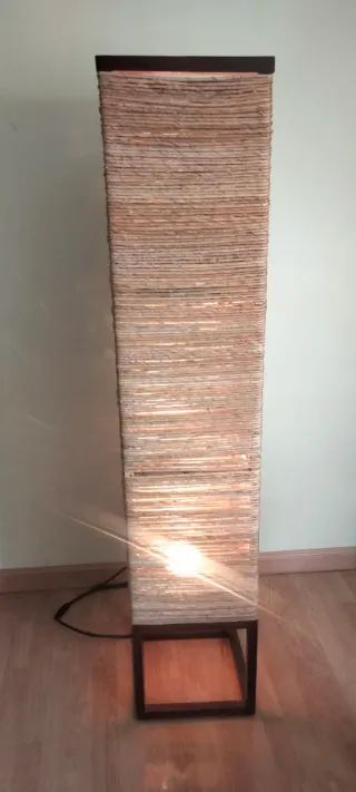 Lámparas de mesa y pie yute y madera