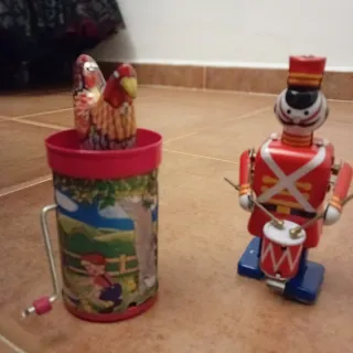 Collezione Giocattoli di Latta con Meccanismo a Molla