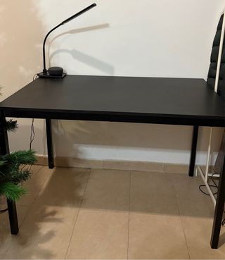 Mesa de escritorio Ikea negra