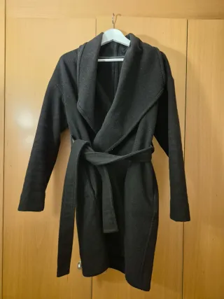 Abrigo de paño negro