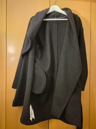 Abrigo de paño negro