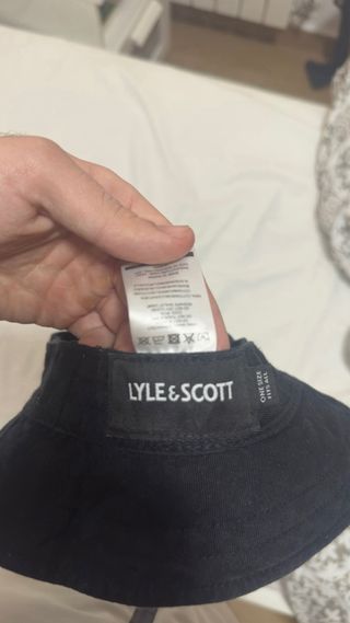 Gorro bucket Lyle & Scott negro