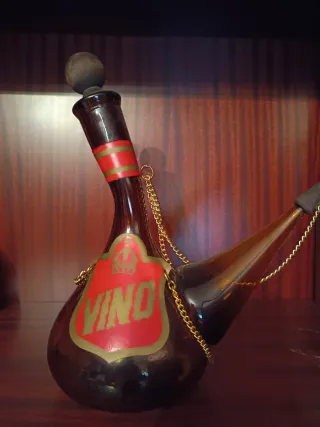 Lote 2 botellas y 1 porrón