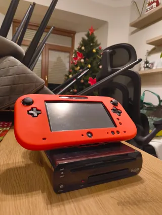 Nintendo Wii U Roja y Negra + 2 Mandos + 4 Juegos