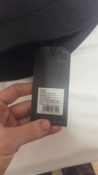 Gorro bucket negro Lyle & Scott