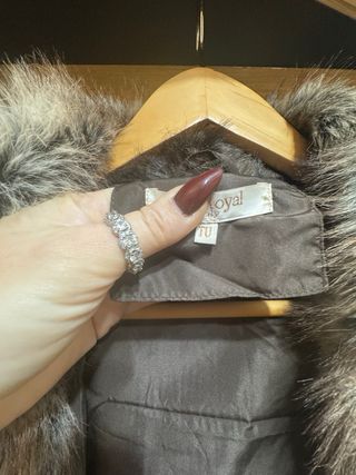 Abrigo largo de pelo sintético marrón