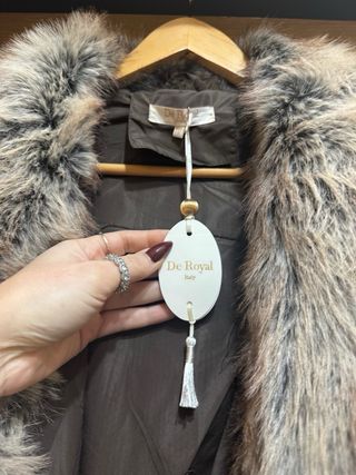 Abrigo largo de pelo sintético marrón