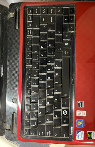 Portátil Toshiba Satellite Rojo y Negro