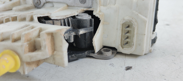 CERRADURA PUERTA DELANTERA DERECHA MERCEDES-BENZ