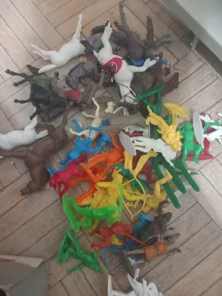 Set di figure di indiani e cavalli