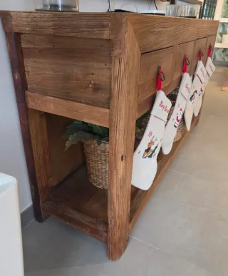 Mueble de madera de olmo reciclado