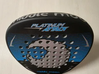 Middle Moon Platinum Attack, nueva, sin abrir