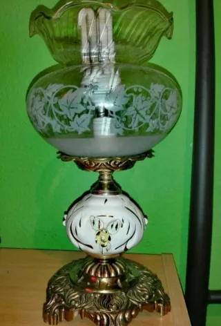 Lámpara de mesa antigua