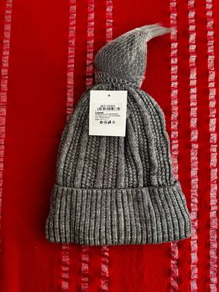 Cappello invernale grigio felpato