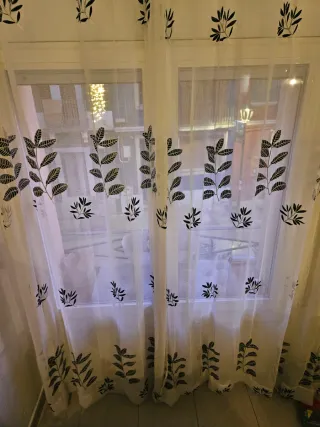 Tende bianche con stampa a foglia