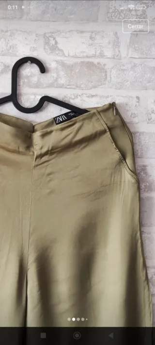 Pantalón Zara satinado verde oliva Talla S