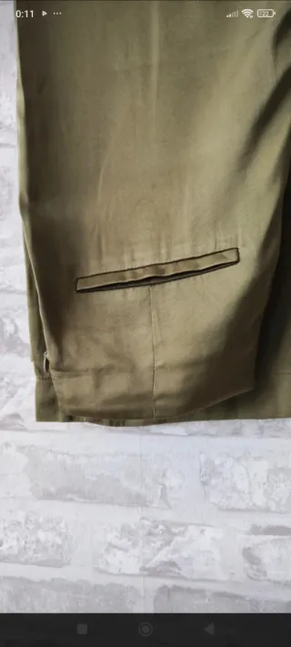 Pantalón Zara satinado verde oliva Talla S
