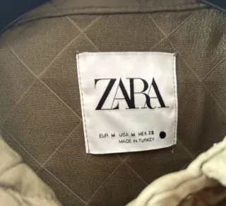 Chaleco acolchado cropped Zara verde oliva