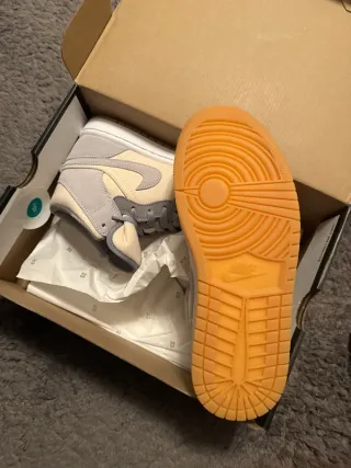 Air Jordan 1 Mid SE Coconut Milk - Taglia 40