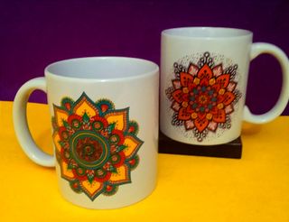 SET: 2 tazze in porcellana con manico. DECO: MANDALAS