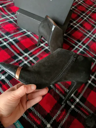 Botines Lodi grises y dorados