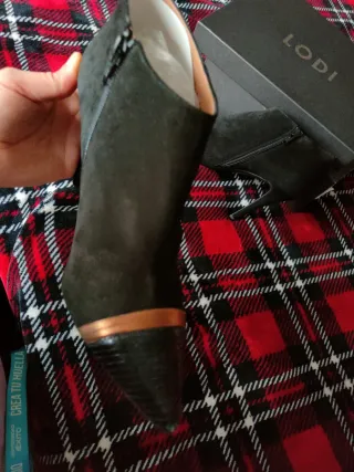 Botines Lodi grises y dorados